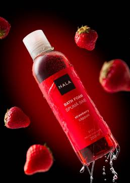 nala shower foam strawberries product photography water splash